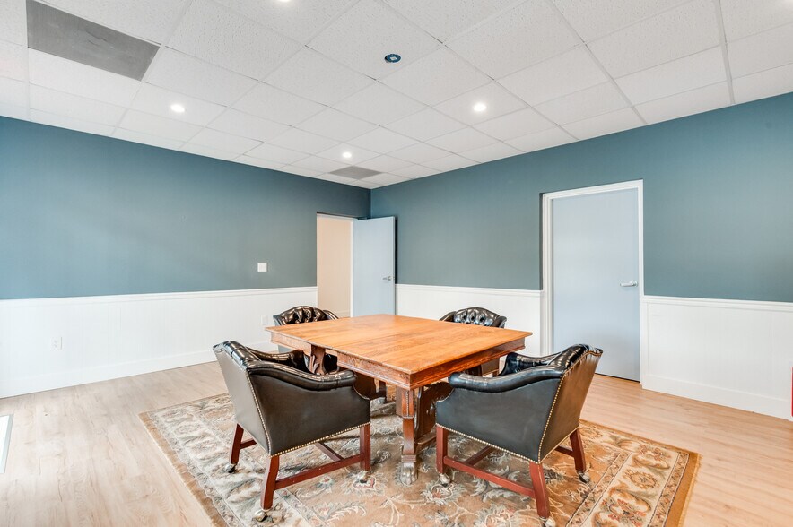 More Photos Of 16945 General Puller Hwy, Deltaville Office For Sale