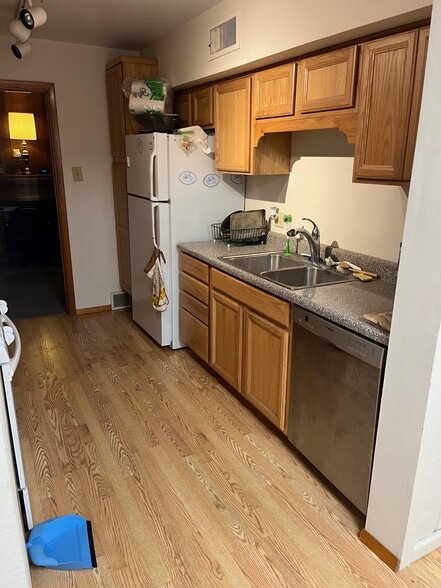 More Photos Of 735 Park Dr, Alton Office For Sale