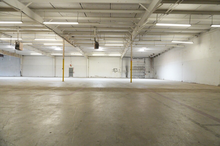 More Photos Of 501 Industrial Dr, Richardson Warehouse For Lease