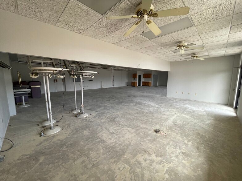 More Photos Of 306-308 N 24th St, Rogers Storefront For Lease