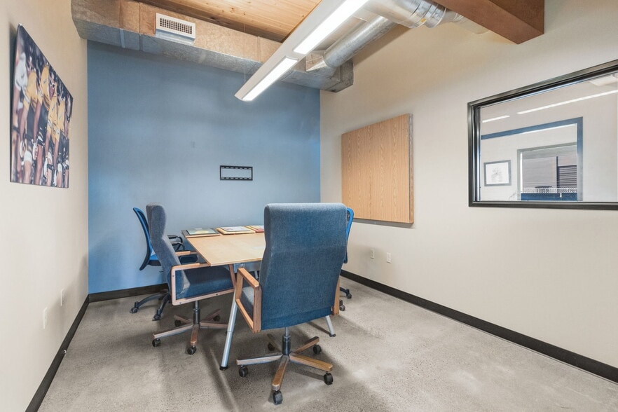 More Photos Of 940 Wilson St, Eugene Showroom For Sale