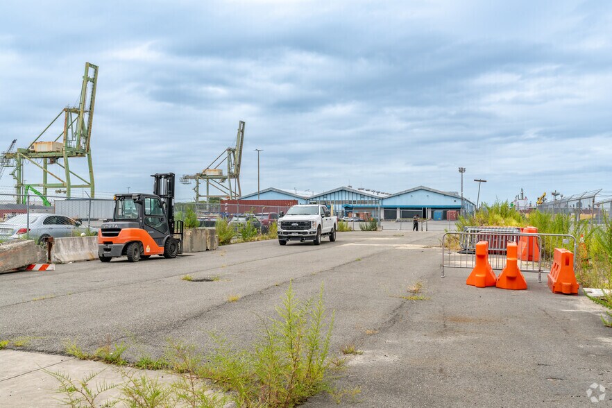 Primary Photo Of 70 Hamilton Ave, Brooklyn Warehouse For Lease