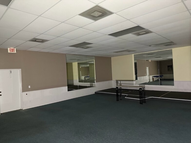 More Photos Of 821 NE 36th Terrace, Ocala Department Store For Lease