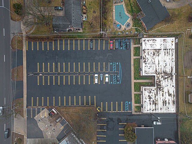 More Photos Of 16975-16991 Farmington Rd, Livonia Medical For Lease