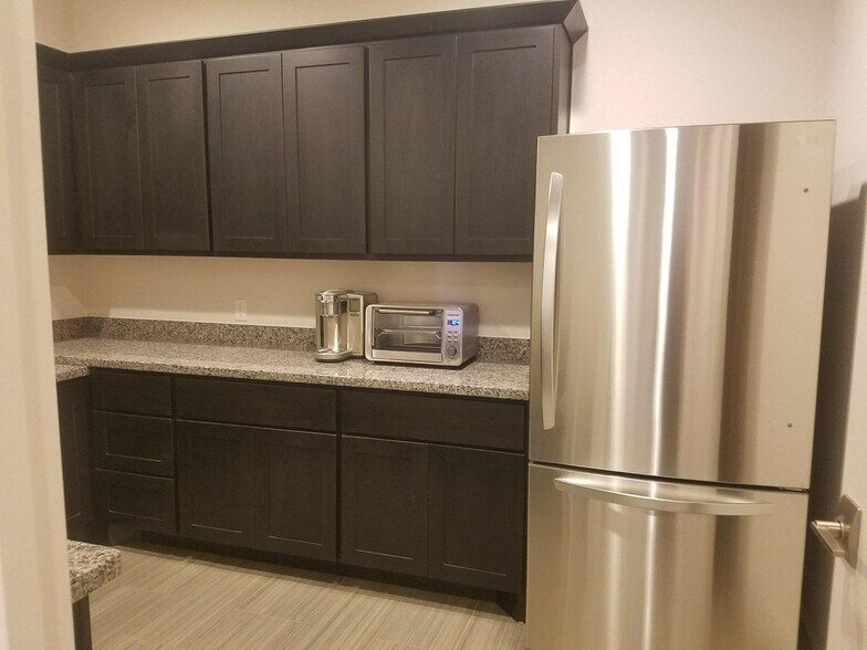 More Photos Of 26207 Oak Ridge Dr, Spring Medical For Lease