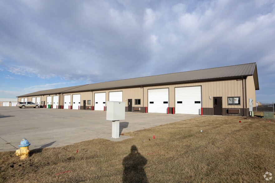 More Photos Of 1300-1310 N 14th St, Indianola Warehouse For Lease
