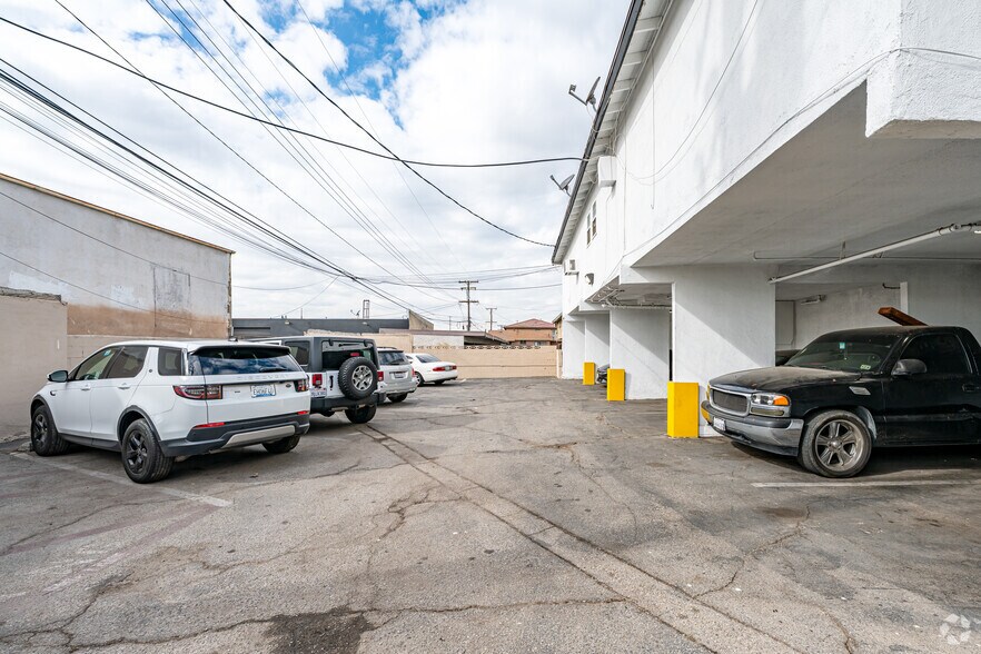 More Photos Of 1425 W Stoneridge Ct, Ontario Apartments For Sale