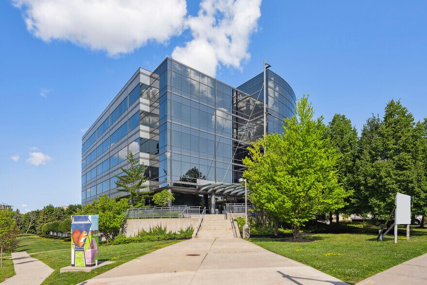 More Photos Of 165 Commerce Valley Dr W, Markham Office For Sale
