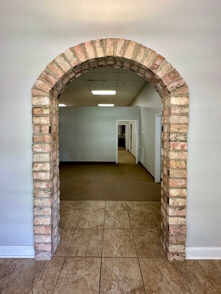 More Photos Of 807 Monroe St, Clinton Office For Sale