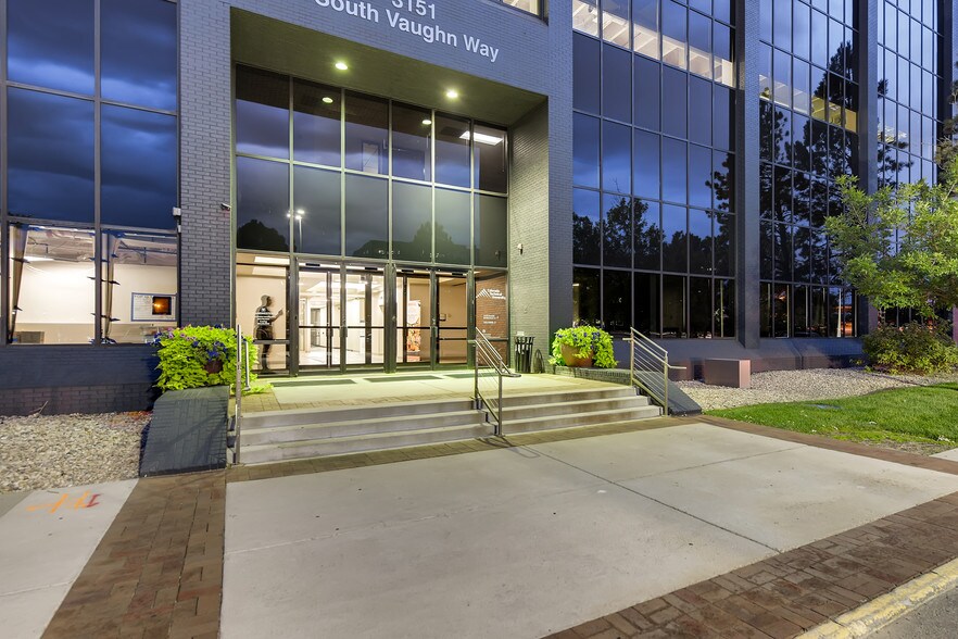 More Photos Of 3151 S Vaughn Way, Aurora Office For Lease