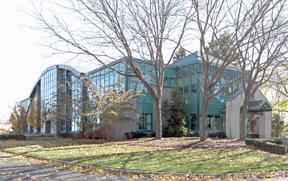 More Photos Of 943 Holmdel Rd, Holmdel Office For Sale