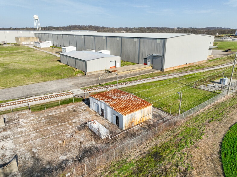 More Photos Of 2870 River Rd, Hawesville Warehouse For Lease