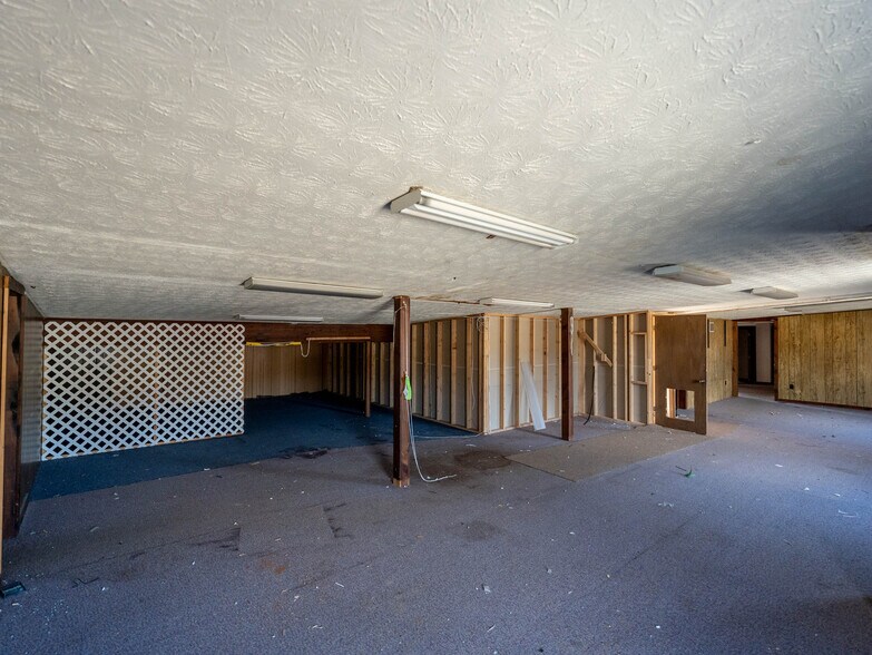 More Photos Of 3264 Broad St, Clyde Office For Sale