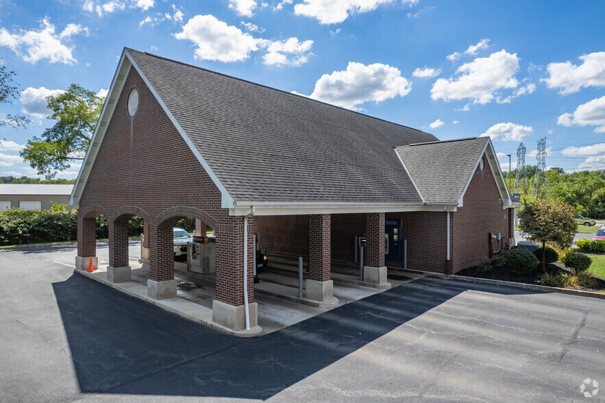 More Photos Of 151 S Meridian Rd, Youngstown Bank For Sale
