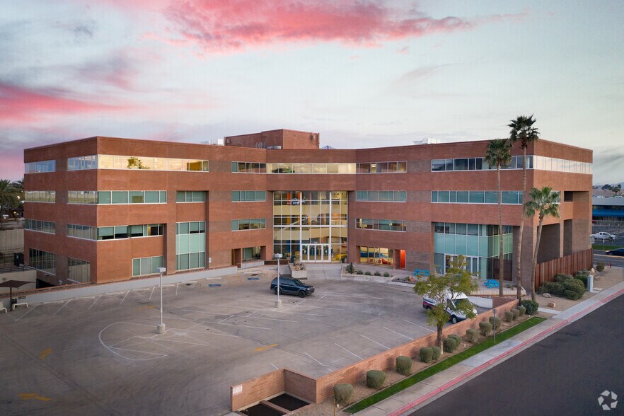 More Photos Of 1702 E Highland Ave, Phoenix Office For Lease
