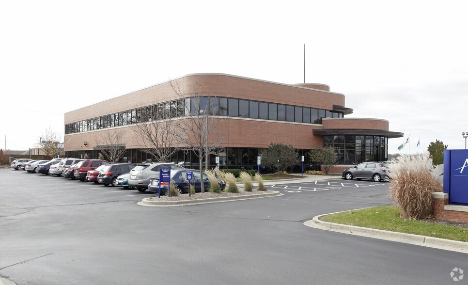 More Photos Of 6980 N Port Washington Rd, Glendale Office For Lease