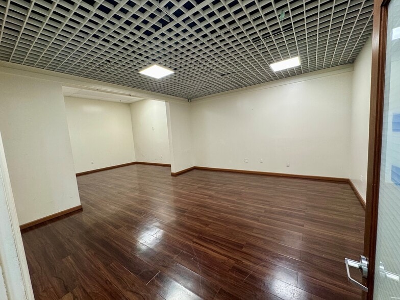 More Photos Of 24363 Southland Dr, Hayward Restaurant For Lease