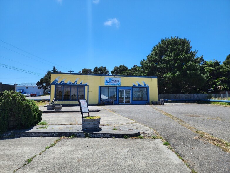 More Photos Of 311 6th St, Port Orford General Retail For Sale