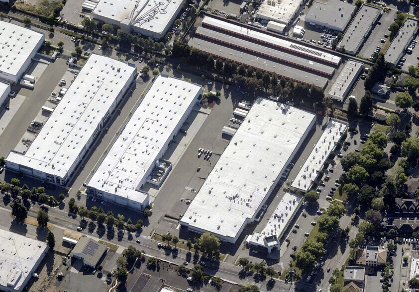More Photos Of 33572-33580 Central Ave, Union City Warehouse For Lease