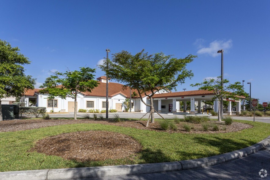 More Photos Of 3414 Forum Blvd, Fort Myers Bank For Lease