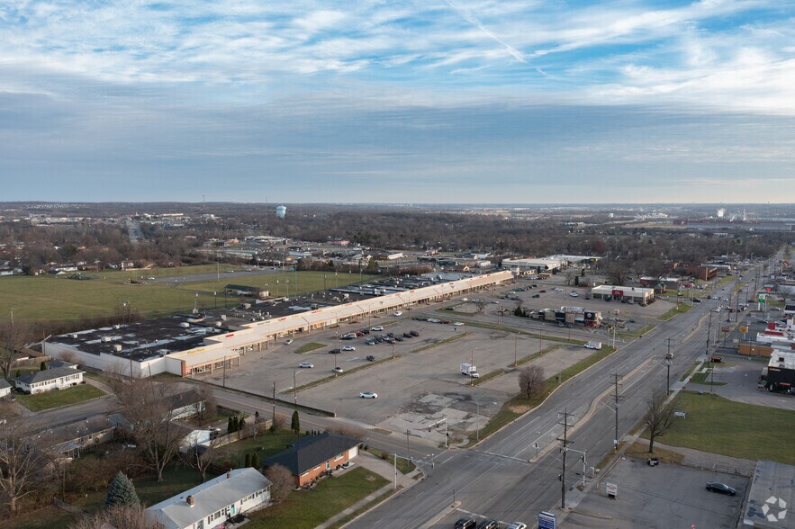 More Photos Of 415-659 S Breiel Blvd, Middletown Storefront For Lease