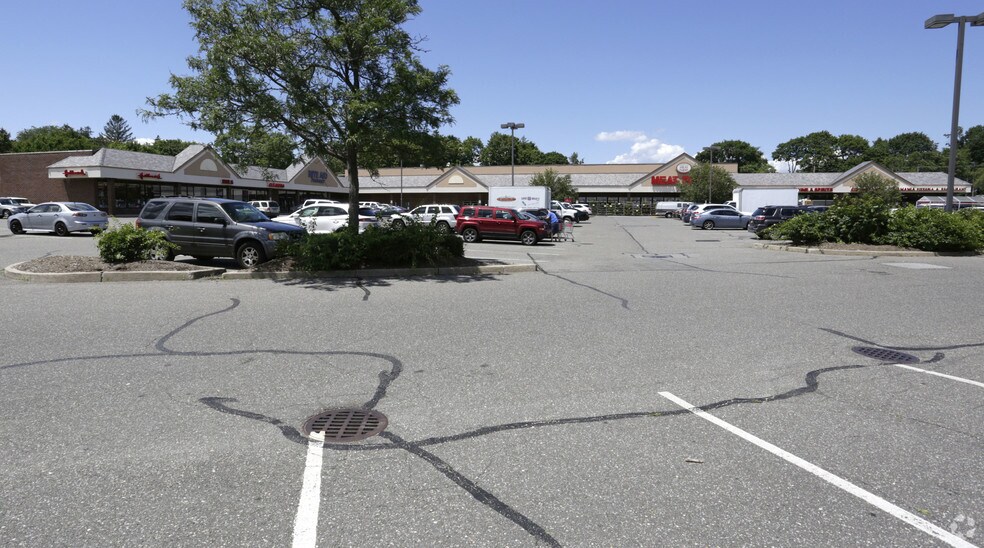 More Photos Of 395 Fort Salonga Rd, Northport Freestanding For Lease