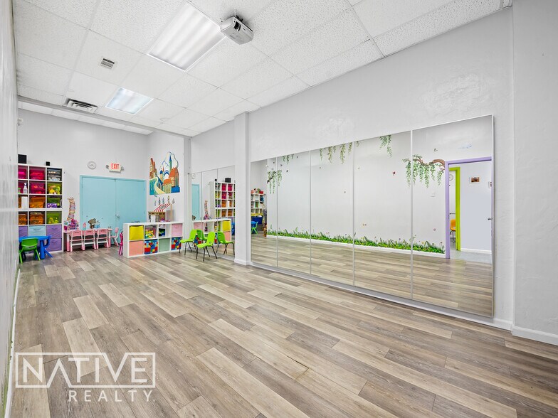 More Photos Of , Deerfield Beach General Retail For Sale