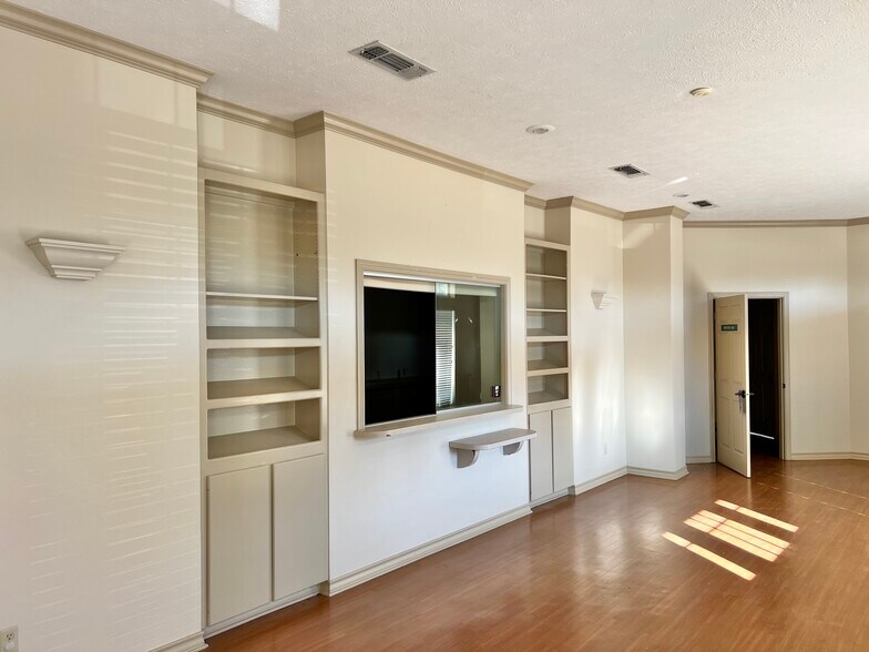 More Photos Of 1726-1732 Galleria Oaks Dr, Texarkana Medical For Lease