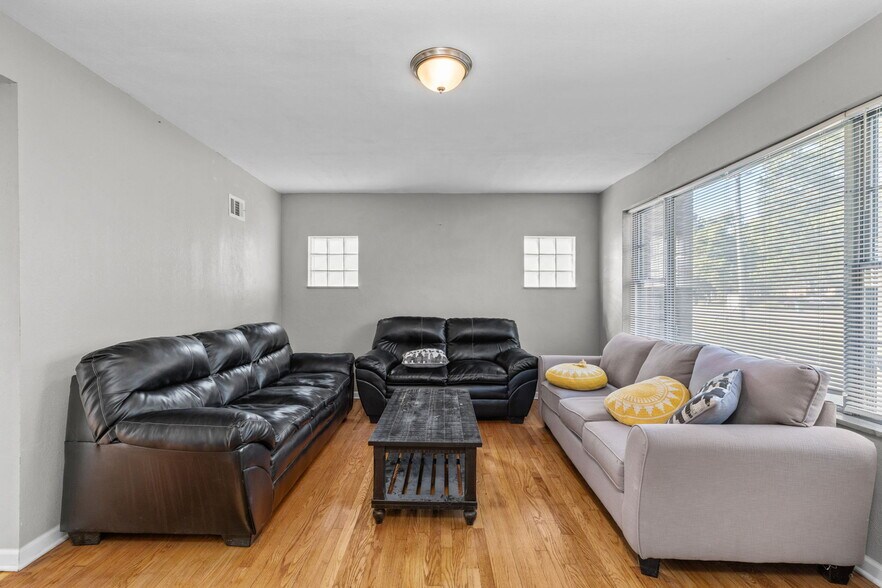 More Photos Of 10236 Halls Ferry Rd, Saint Louis Office For Sale