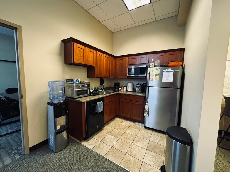 More Photos Of 4775 Campus Dr, Kalamazoo Office For Sale