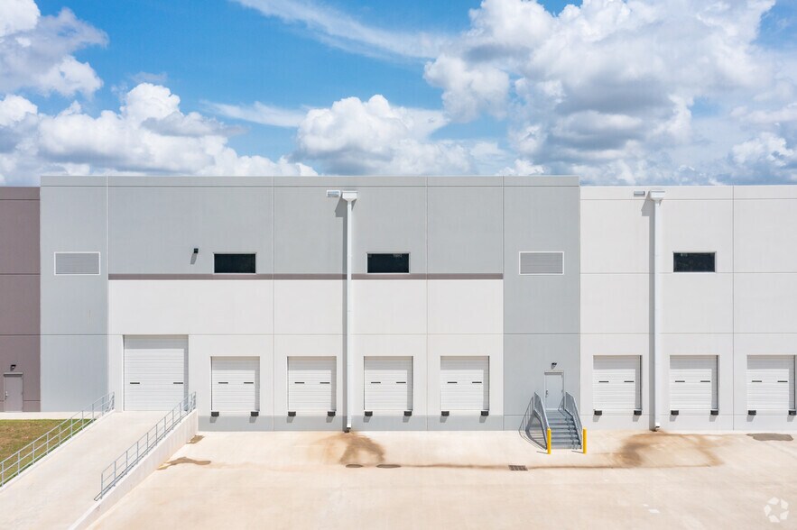 More Photos Of 10100 W Lake Houston Pky, Houston Distribution For Lease