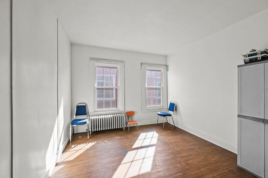 More Photos Of 1619 W Ward Ave, High Point Specialty For Lease