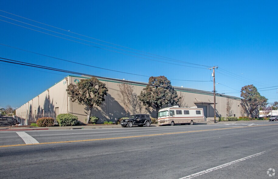 More Photos Of 1501 Doolittle Dr, San Leandro Warehouse For Lease