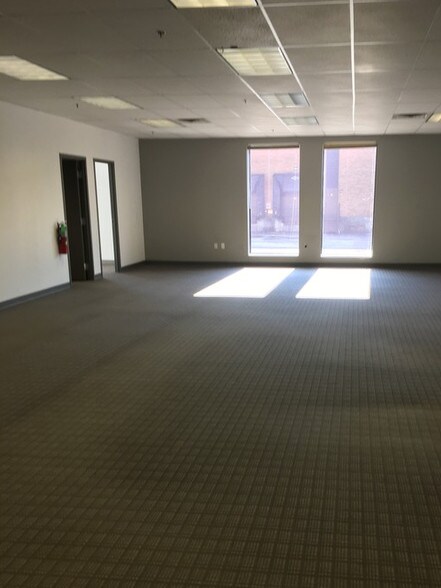 More Photos Of 30 Hook Mountain Rd, Pine Brook Warehouse For Lease