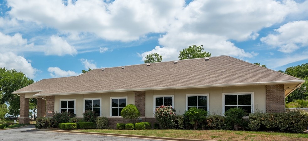 More Photos Of 1220 Reba McEntire Ln, Denison Medical For Sale