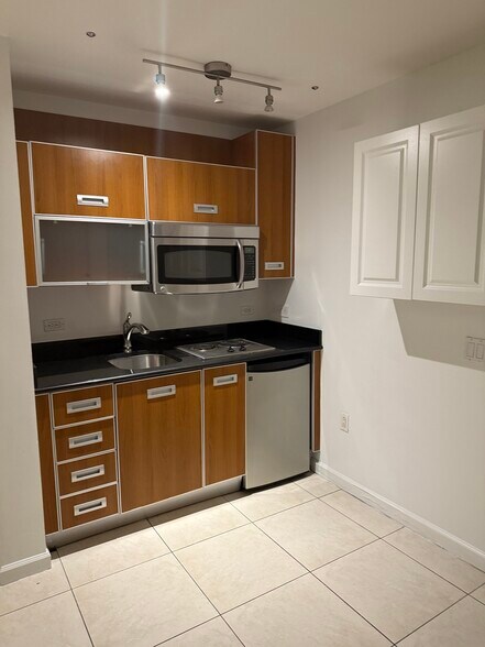 More Photos Of 410 Evernia St, West Palm Beach Apartments For Lease