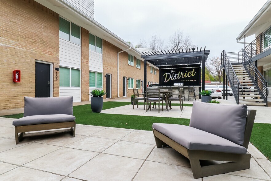 More Photos Of 425 N Rosemont Ave, Dallas Apartments For Sale