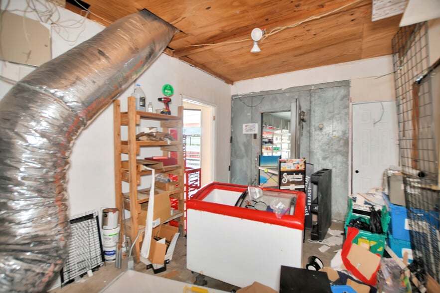 More Photos Of 9240 State Highway 75 S, New Waverly Convenience Store For Sale