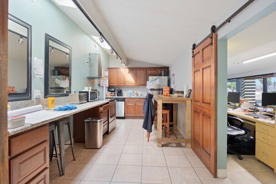 More Photos Of 71956 Magnesia Falls Dr, Rancho Mirage Medical For Sale