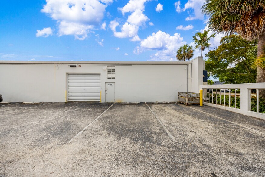 More Photos Of 8125-8165 NW 33rd St, Doral Light Manufacturing For Sale