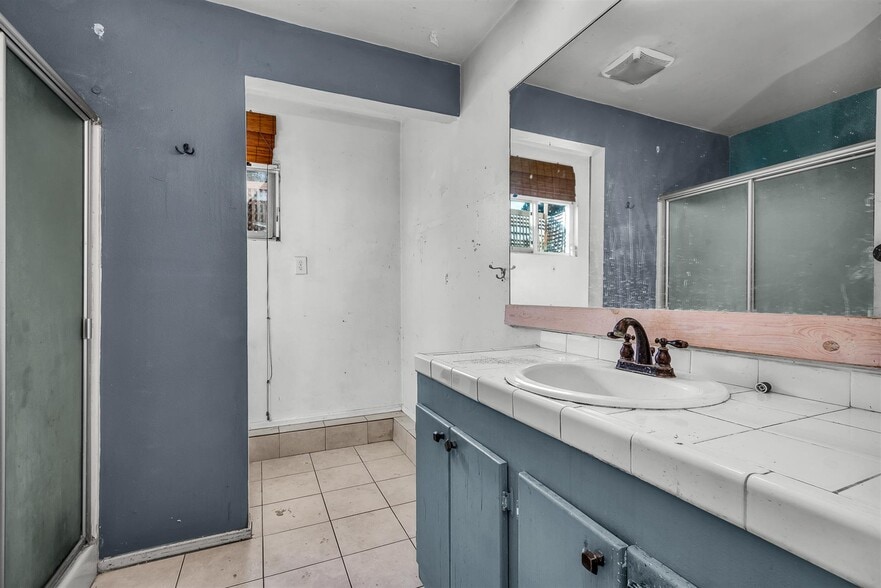 More Photos Of 2402 Marine Ave, Gardena Storefront For Sale