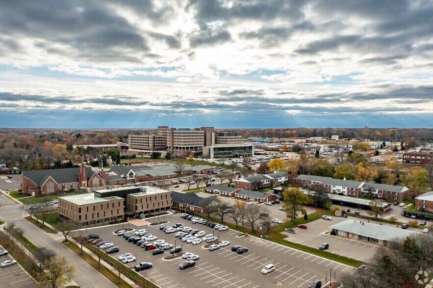 More Photos Of 1000 W University Dr, Rochester Medical For Lease