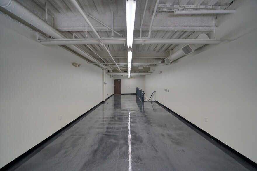 More Photos Of 747 E 10th St, Los Angeles Storefront For Sale