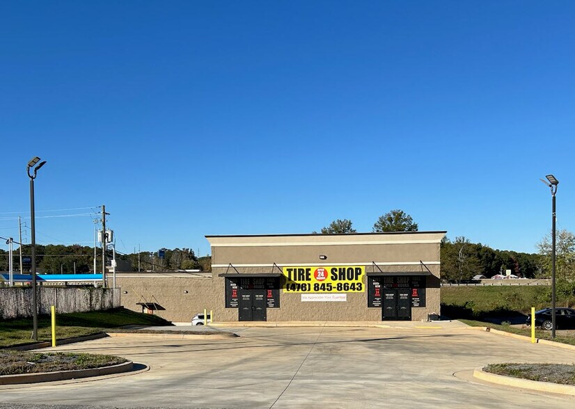 Primary Photo Of Tradewinds Drive @ N Lee Street, Forsyth General Retail For Sale