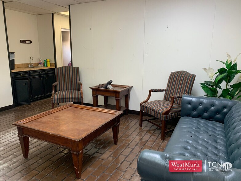 More Photos Of 5711 E FM 40, Lubbock Manufacturing For Sale