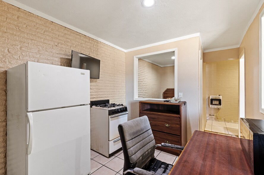 More Photos Of 1907 Lamar Ave, Paris Hotel For Sale