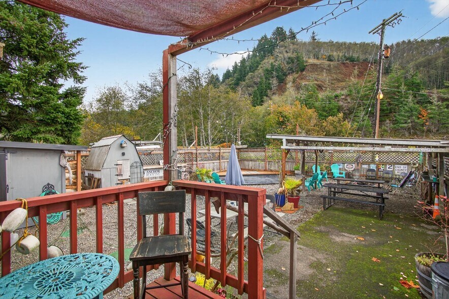 More Photos Of 8 Fairgrounds Rd, Skamokawa Restaurant For Sale