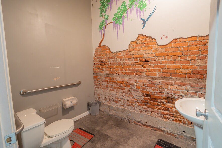 More Photos Of 207 S Railroad St, Brookston General Retail For Sale