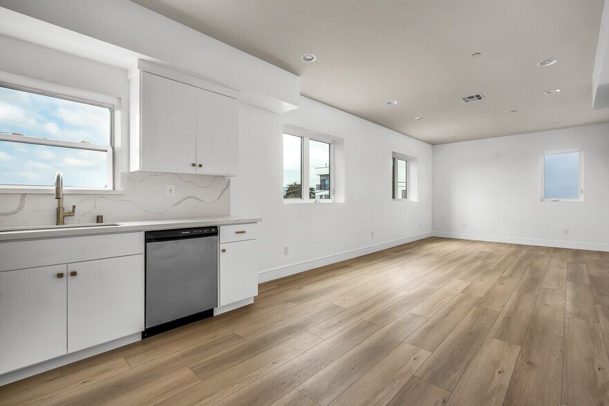 More Photos Of 4701 Saturn St, Los Angeles Multifamily For Sale