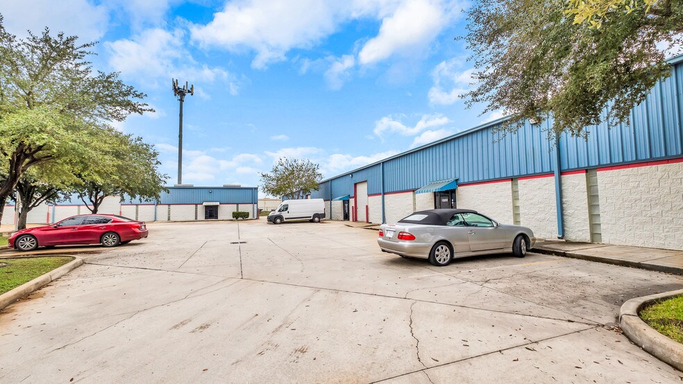 More Photos Of 5213 Brookglen Dr, Houston Light Manufacturing For Lease